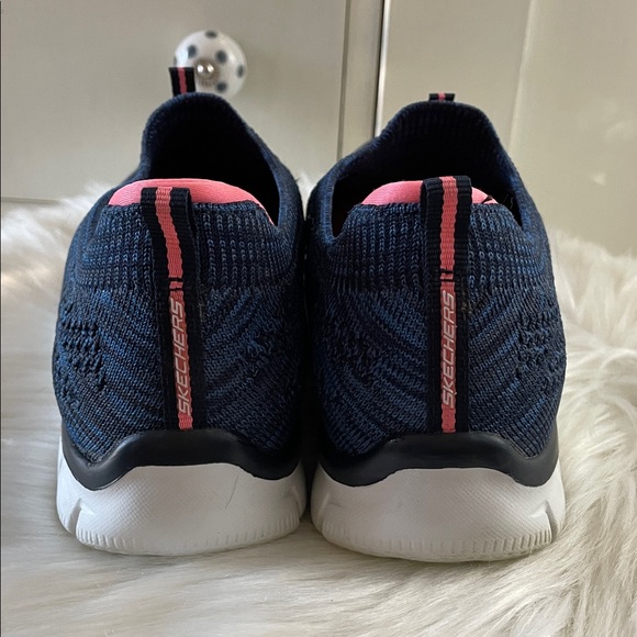 Skechers slip on Sneakers 9.5 - Picture 5 of 14